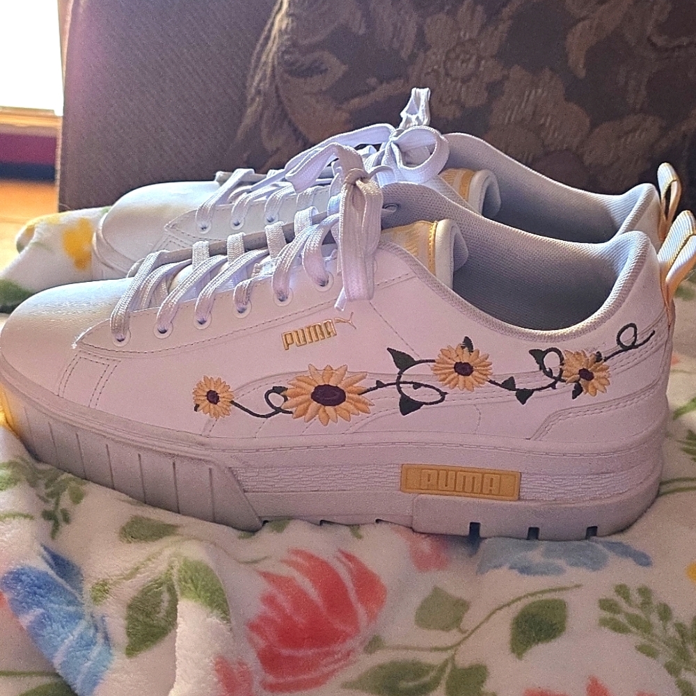 Puma White and Gold Sneakers With Daisies On The Sides. So Pretty!!!